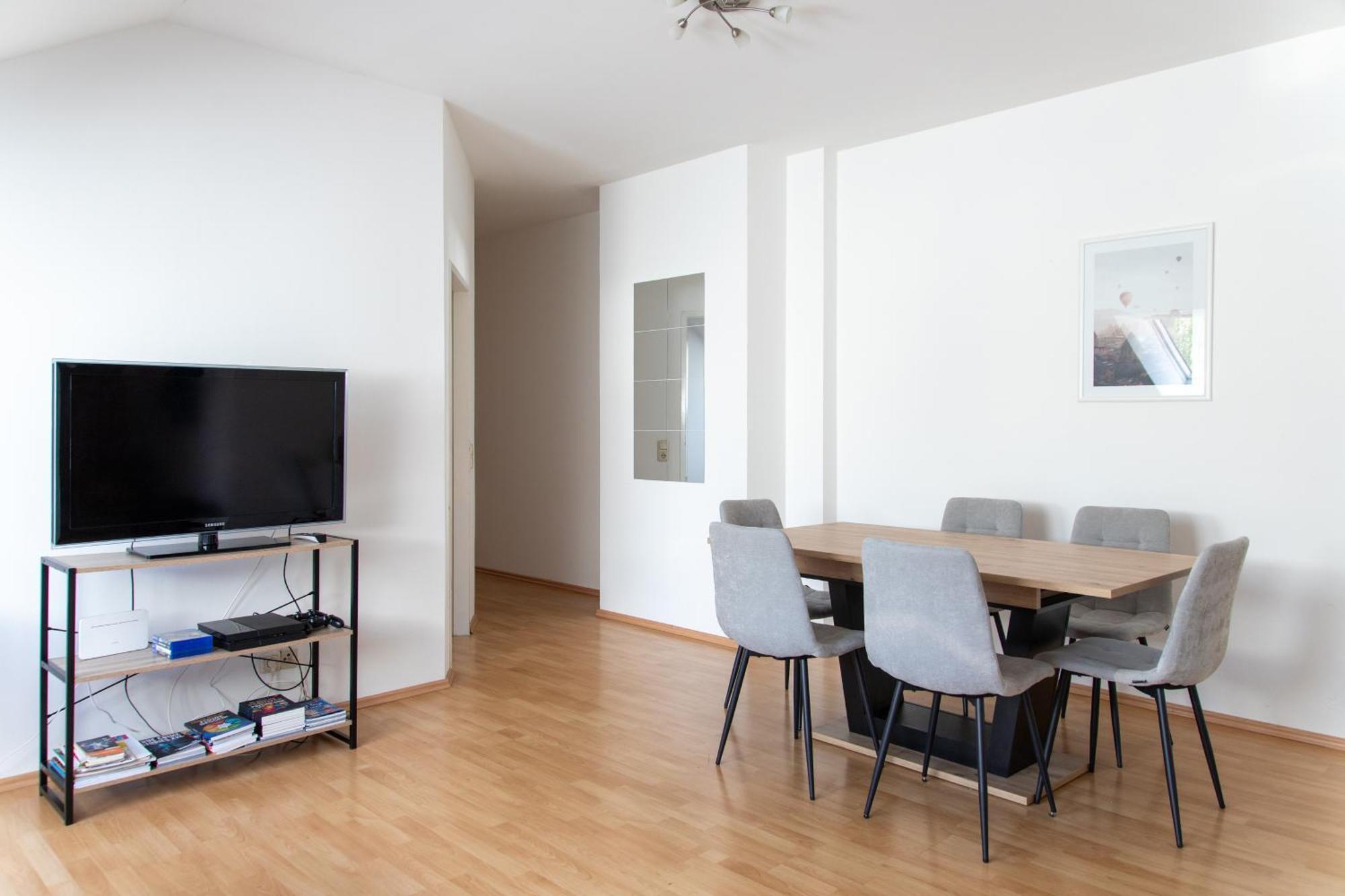 Schoene Wohnung Mit Parkplatz Im Zentrum Von Линц Экстерьер фото